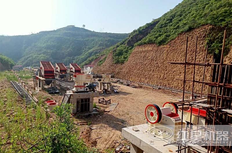 設(shè)備地基兩手抓，不誤生產(chǎn)緊掙錢