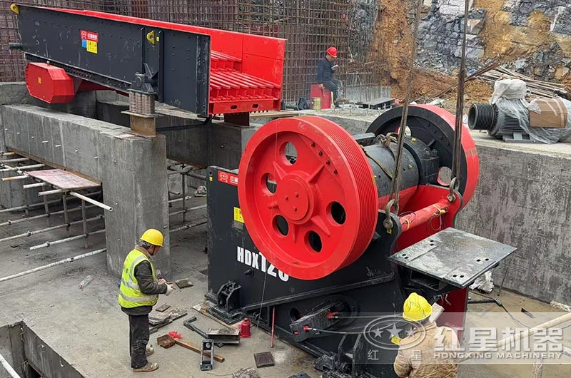 破碎生產(chǎn)線安裝現(xiàn)場(chǎng)