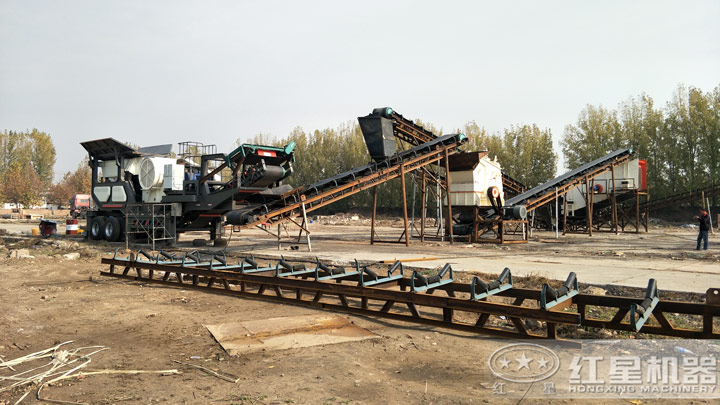 移動(dòng)式石英砂生產(chǎn)線現(xiàn)場(chǎng)，可就近安排參觀